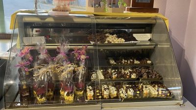 vitrine de La Bouch’et de pain Boulangerie/ Pâtisserie située à Gouzon (23230), nous faisons partie de l’association du Creusois.