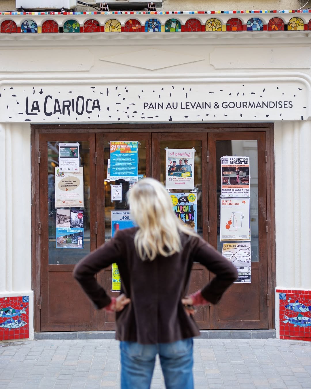 Devanture de la boulangerie La Carioca sur le quai Maréchal de-Lattre-de-Tassigny à Sète