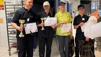 CMA Formation Bernard Stalter Eschau 1ère place : Nathan HANSS de la Patisserie Chocolaterie Helterlé patisseriehelterle 2ème place : Emmy HECKEL de la Patisserie Rebert Wissembourg Coach au Centre de Formation : Vincent EHRSTEIN, Enseignant