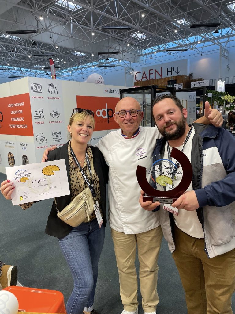 Fabien Labbey reçoit le premier prix de la meilleure galette