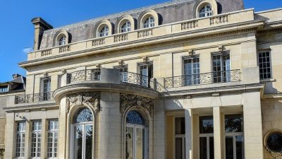 façade du tribunal administratif de Poitiers, bâtiment historique où a été rendue la décision sur la fermeture hebdomadaire des boulangeries