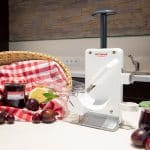 Westmark Dénoyauteur à Cerises et à Prunes, Dénoyauteur Combiné, extra rapide : pour 2 Cerises à la fois, hauteur : 32,5 cm, Plastique/inox/aluminium, Steinomat, Blanc/argenté